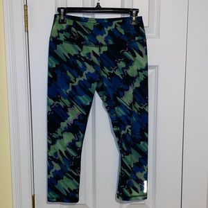 Reebok yoga pants quarter length size small